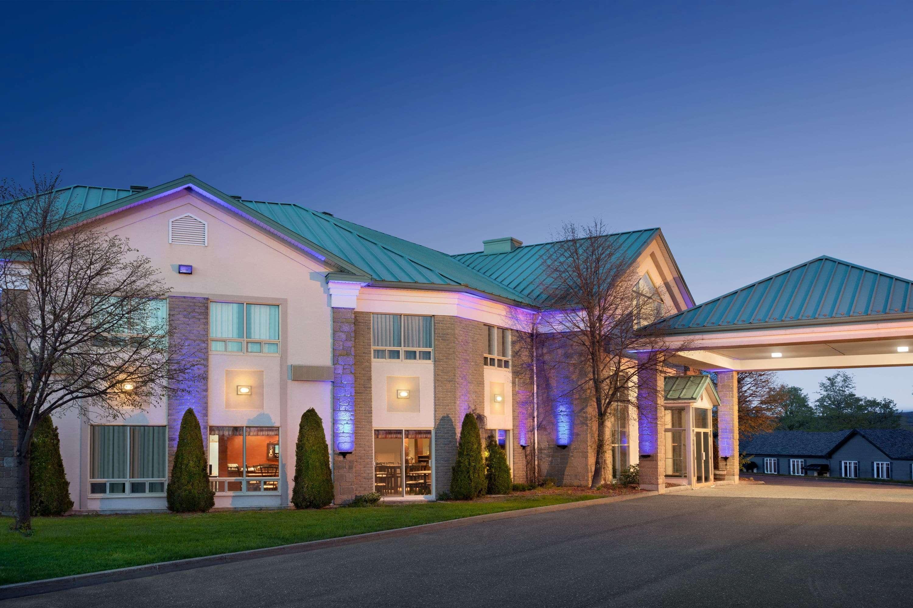 Days Inn By Wyndham Монманьи Экстерьер фото